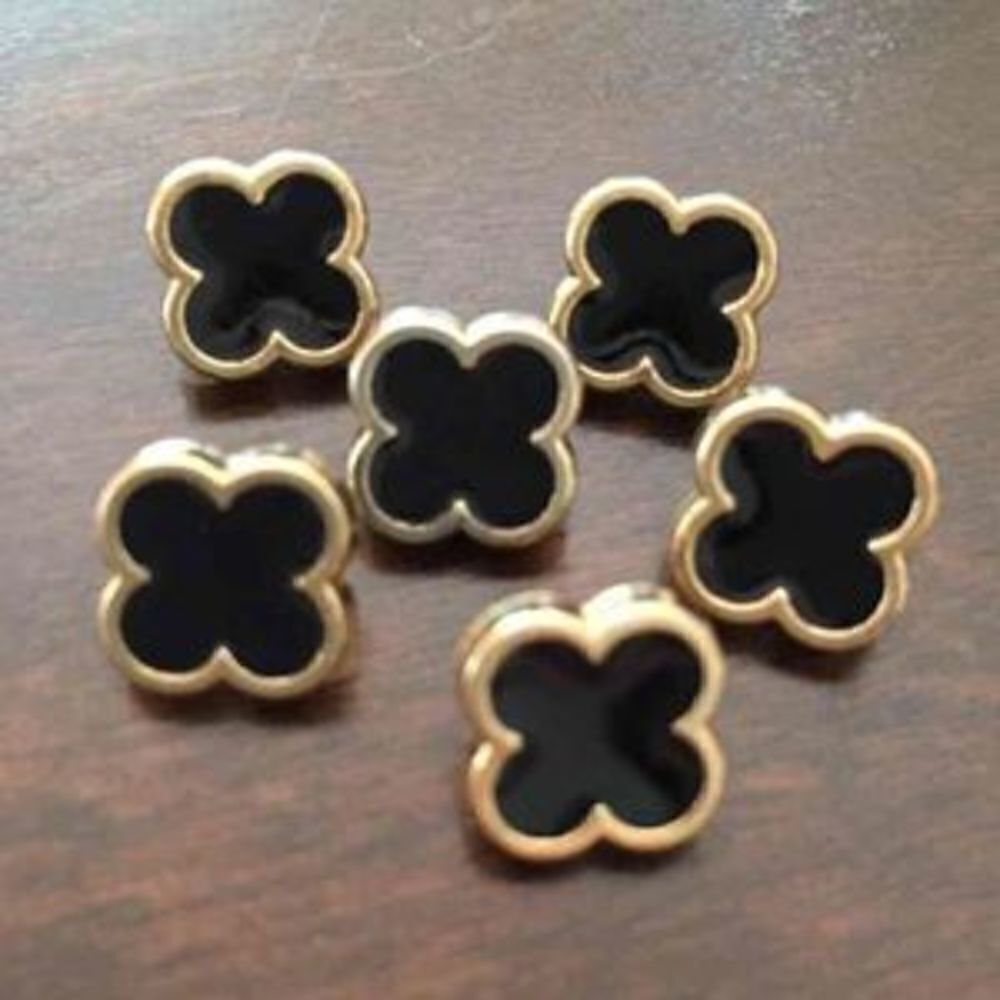 6 Black Clover Buttons